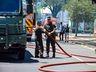 Bombeiros trabalham no rescaldo do incêndio no Super Vipi Center