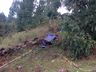 Caminhão despenca em ribanceira e rodovia é interditada por risco de explosão