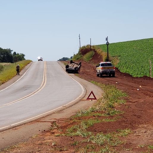 Veículo sai da pista e capota na SC-163