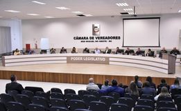 Vereadores derrubam veto de prefeito a projeto da agricultura familiar 