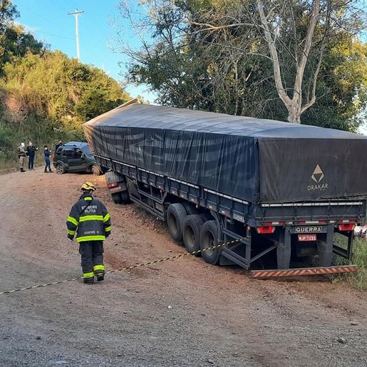Carreta de Mondaí se envolve em acidente com três mortes no Rio Grande do Sul