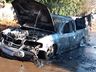 Saveiro é completamente destruída por fogo em Marmeleiro