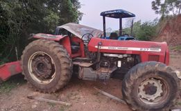 Homem fica gravemente ferido em tombamento de trator