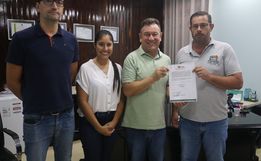 Administração assinaOrdem de Serviço para obras de calçamento na área urbana