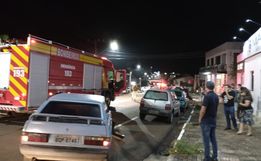 Colisão entre carro e moto no centro de Cunha Porã deixa duas pessoas feridas