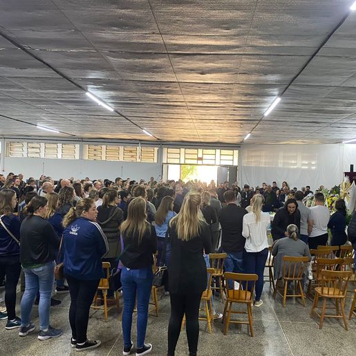Comoção e homenagens marcam despedida à Prefeito de Iporã do Oeste, Adélio Marx