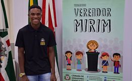 Haitiano John Pierre assume como vereador mirim em SMOeste
