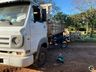 Jovem sofre ferimentos em colisão lateral de moto e caminhão