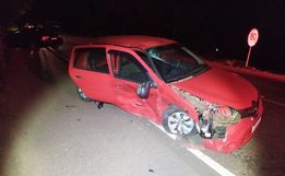 Mulher fica ferida em colisão de veículos na SC 163