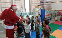 Casal Noel de Descanso leva alegria a crianças do RS com ação solidária