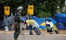 Bolsonaristas começam a desmontar barracas após cerco aos acampamentos