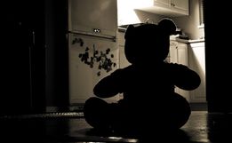 Após ouvir barulho, mãe flagra filha sendo estuprada por padrasto bêbado em SC