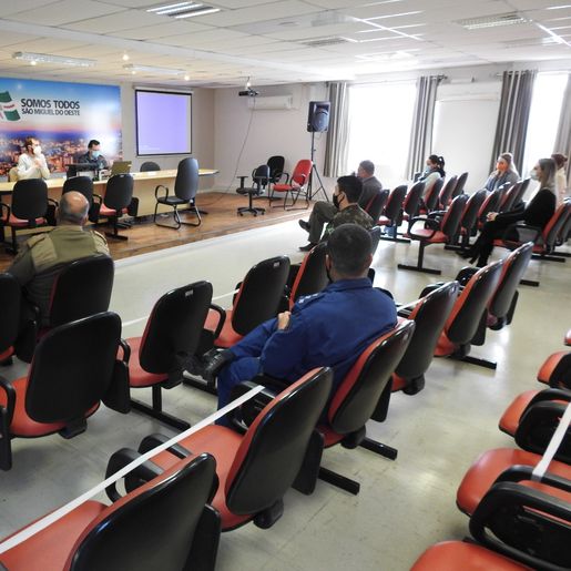 Comitê de Crise alerta para riscos de nova onda de covid-19 