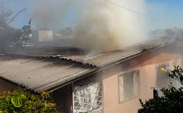 VÍDEO: Incêndio atinge casa em São Miguel do Oeste