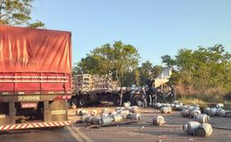 Acidente entre caminhões deixa um morto na serra do Goio-Ên