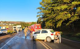 Veículos colidem na SC-157 e motorista fica ferida
