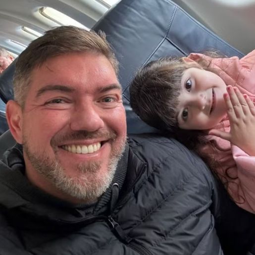 Pai e filha de 3 anos que passariam Dia dos Pais em SC estavam em avião que caiu 