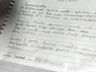Menina escreve carta para o Papai Noel pedindo leite para irmão mais novo e pão