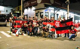 Torcedores comemoram título do Flamengo na Libertadores; vídeo