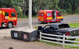 Motorista sai ileso de colisão em poste na SC-163 em Itapiranga