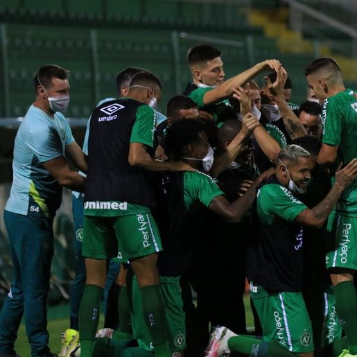 Chape vence o Figueirense e está de volta à elite do Futebol Brasileiro