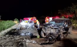 Duas pessoas morrem após colisão frontal entre automóveis na BR-282