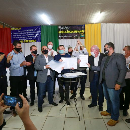 No aniversário de Romelândia, Carlos Moisés lança licitação para pavimentação da SC-492