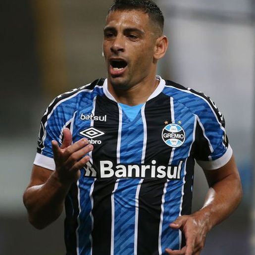 Vídeo: Grêmio goleia o Vasco e entra no G4 do Brasileirão