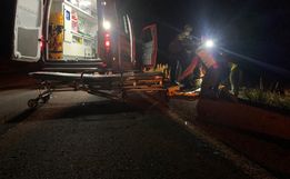 Colisão frontal entre Golf e Hilux deixa mulher ferida em SMOeste 