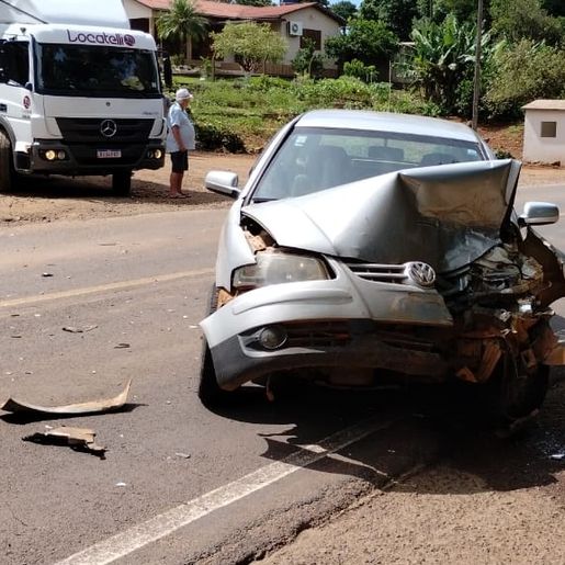 Colisão entre veículos deixa uma pessoa ferida na SC 163, em Itapiranga