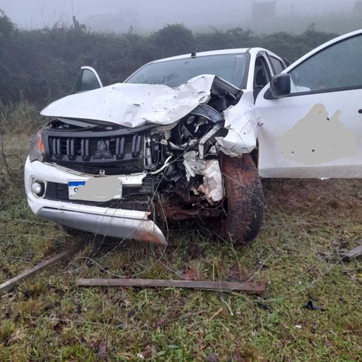 Grave acidente entre caminhonete e moto deixa um morto na SC-305, em Campo Erê
