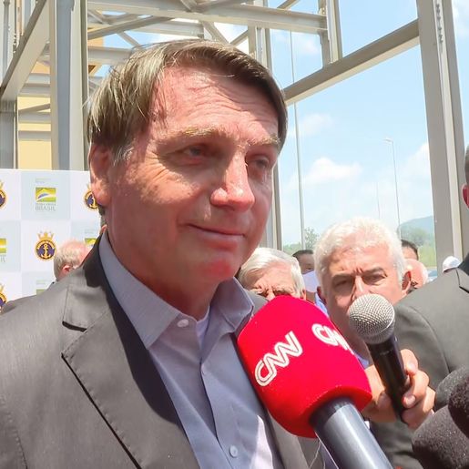 Bolsonaro sobre Coronavac: "Só com certificação da Anvisa"