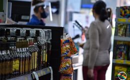 Combustível, remédios e energia elétrica pesaram no custo de vida dos mais pobres este mês