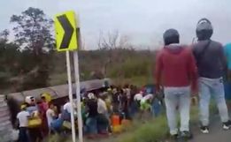 VÍDEO: Explosão de caminhão de gasolina deixa sete mortos na Colômbia