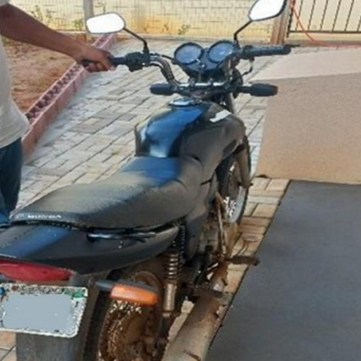 Moto com 14 anos de atraso no licenciamento é aprendida 