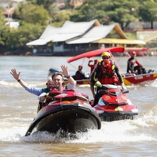 Bolsonaro deve fazer "motociata aquática” em Florianópolis