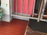 VÍDEO: Criança que fugiu de creche passou embaixo do portão 