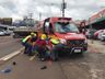 Vídeo: Motociclista e pedestre sofrem ferimentos em atropelamento 