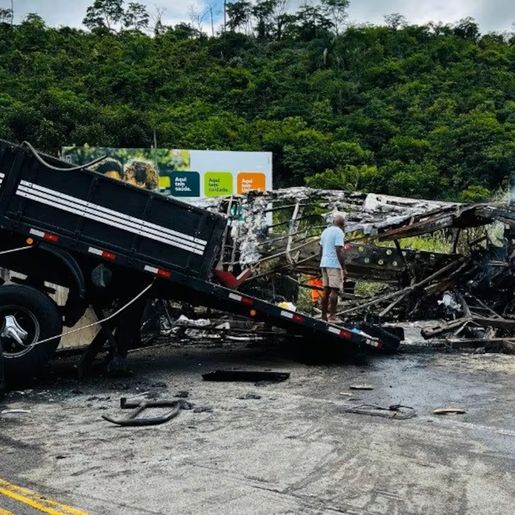 Bombeiros finalizam retirada de corpos de acidente em MG e estimam 38 mortes