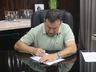 Administração assinaOrdem de Serviço para obras de calçamento na área urbana