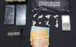 Polícia Militar realiza apreensão de drogas e demais objetos em Riqueza