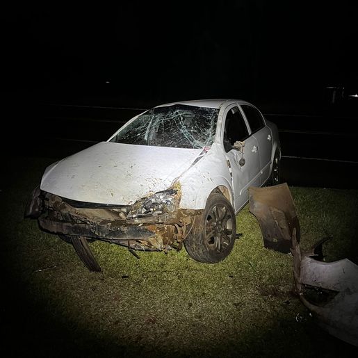 Veículo sai da pista e capota às margens da SC 163, em Descanso