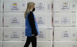 SC distribui vacinas da primeira dose contra Covid para evitar atraso em calendário