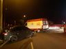 Motorista fica ferida ao colidir carro em poste 