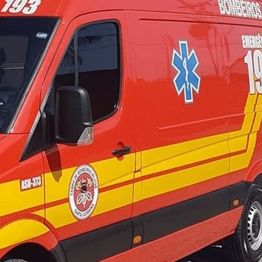 Adolescente é salvo por populares após afundar no Rio Uruguai, em Mondaí