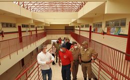 Militares se apresentam para atuar em escola cívico-militar de SMOeste