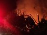 Casa fica destruída por incêndio no interior 