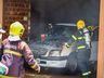 Fotos; Incêndio consome camionete em garagem de edifício em SMOeste
