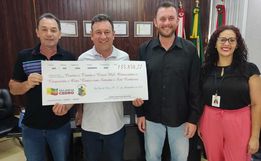 Presidente realiza entrega de quase R$ 136 mil para a prefeitura