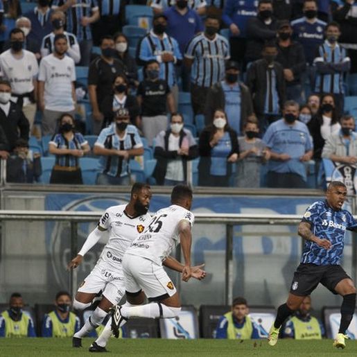 Grêmio perde em casa para o Sport e segue afundado no Z-4 do Brasileirão